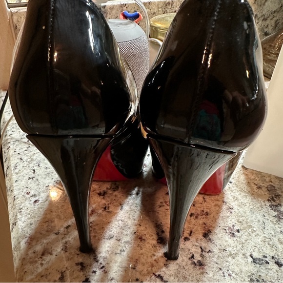 Authentic Christian Louboutin Very Prive 38.5 Black patent peep toe pump. 5”heel - Picture 2 of 11